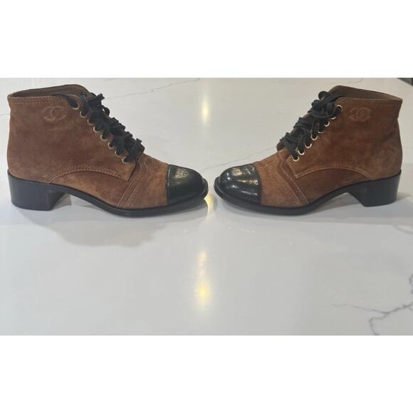 Chanel Suede, Leather Toe, CC Logo, Lace Up Ankle Boots Size 38.5, w/box - Picture 15 of 16